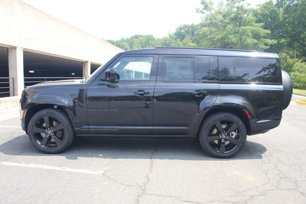 New 2025 Land Rover Defender 130 X-Dynamic SE image 6