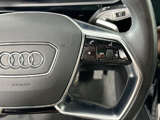 Used 2022 Audi e-tron Premium w/ Convenience Plus Package AWD/4WD image 23