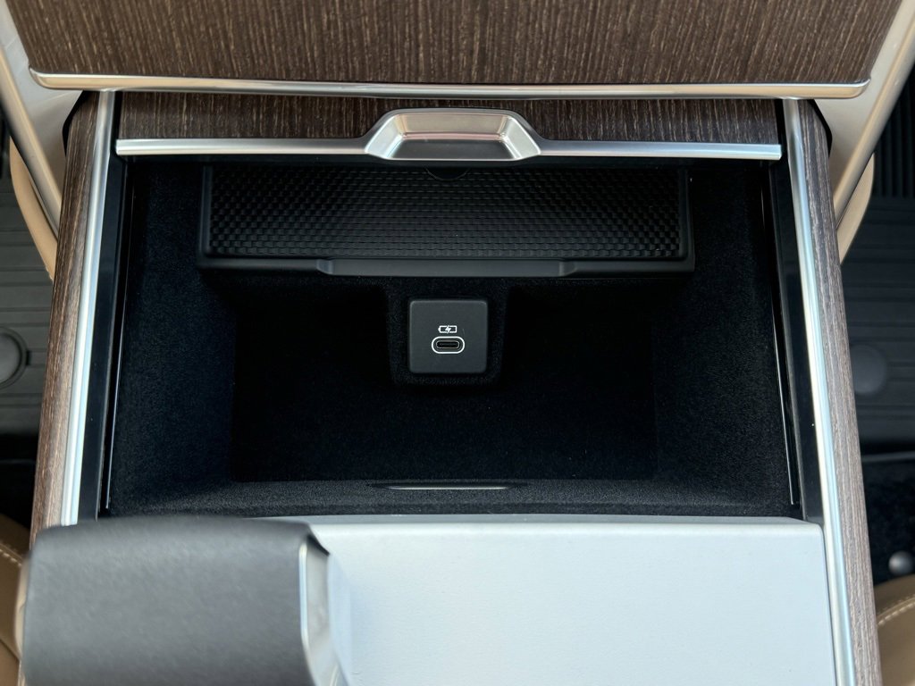 New 2025 Land Rover Range Rover Long Wheelbase SE image 22
