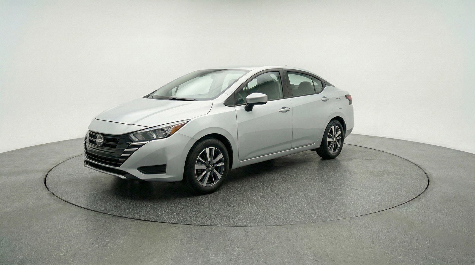 Used 2025 Nissan Versa SV image 3