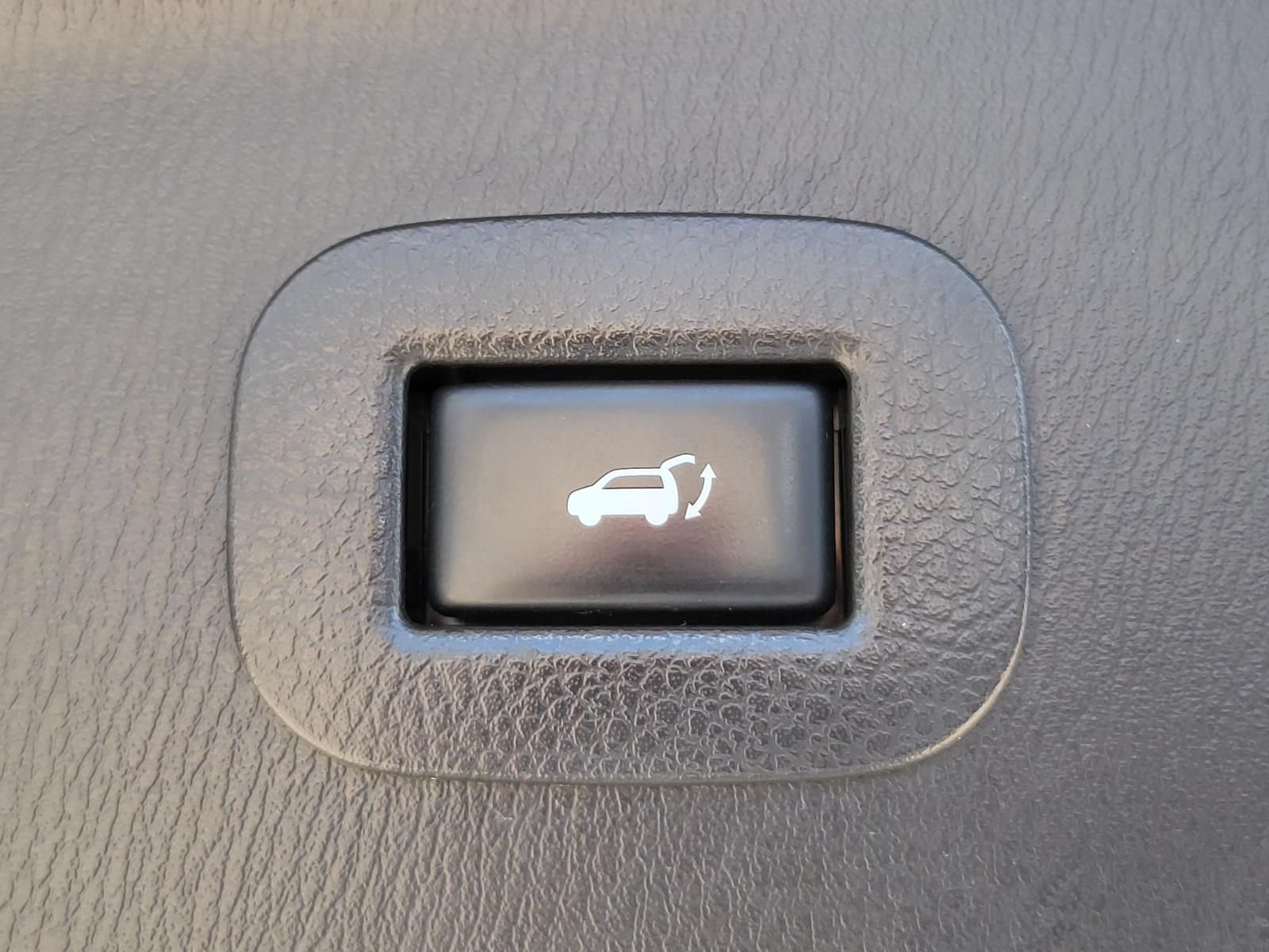 Used 2015 INFINITI QX80 4WD w/ Limited Package image 12