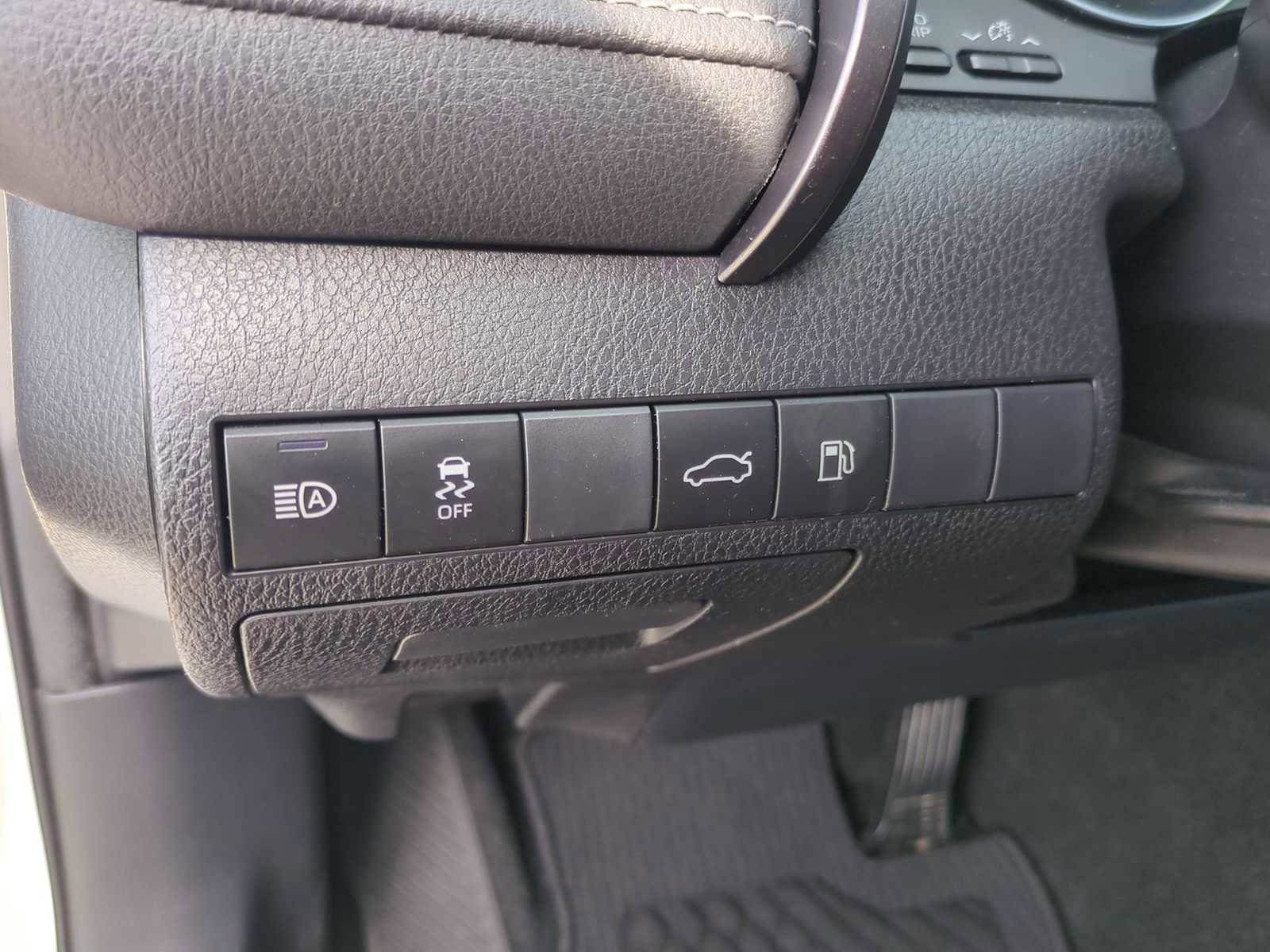 Used 2018 Toyota Camry XSE FWD image 34