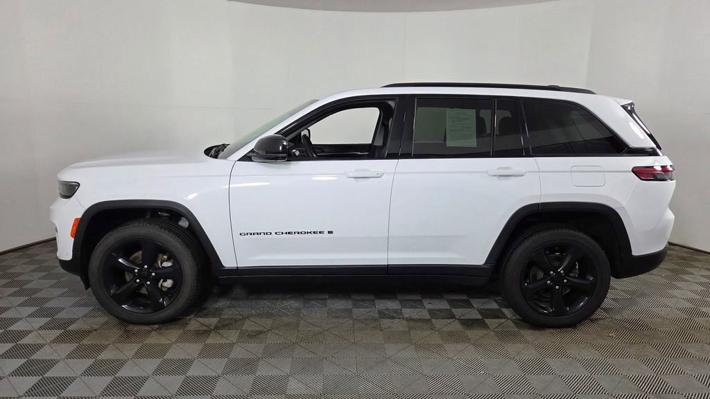 Used 2023 Jeep Grand Cherokee Limited w/ Luxury Tech Group II image 5
