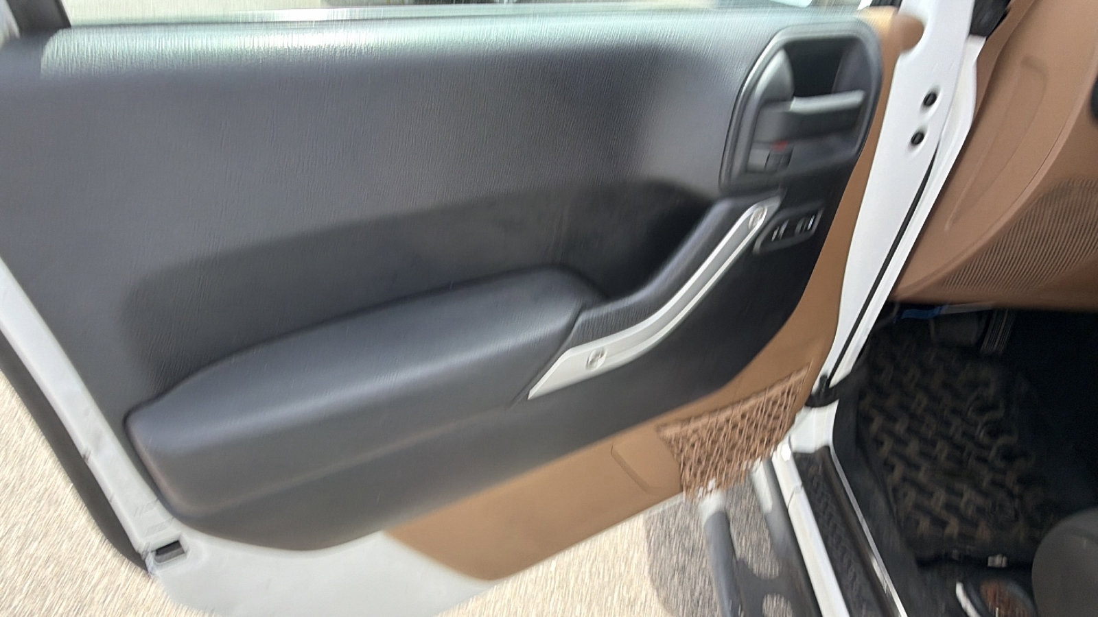 Used 2012 Jeep Wrangler Unlimited Sahara w/ Dual Top Group image 14