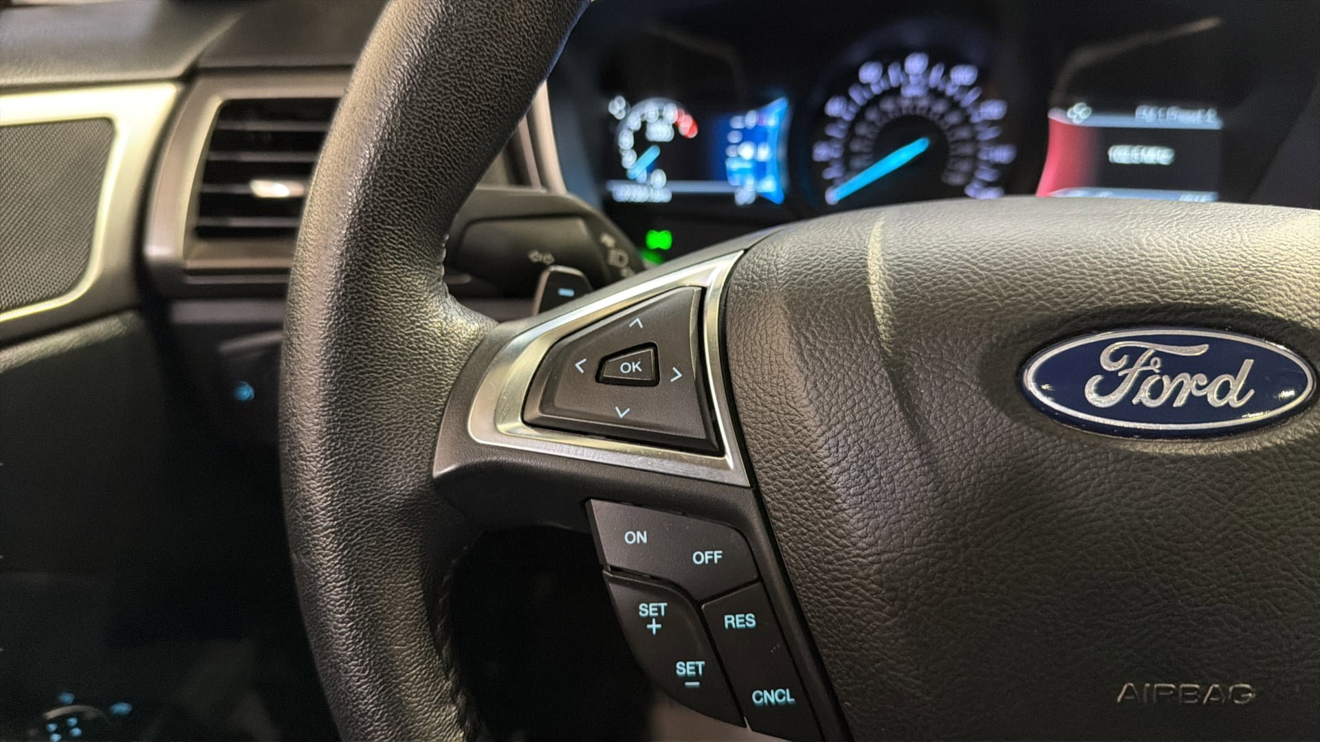 Used 2018 Ford Fusion SE w/ Fusion SE Technology Package image 27