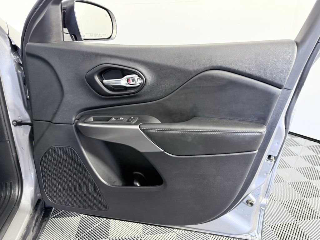 Used 2022 Jeep Cherokee Limited image 10