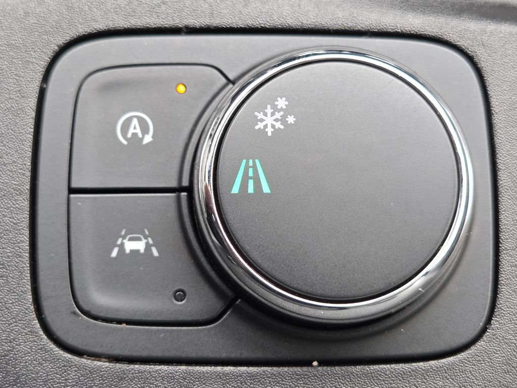 Used 2023 Chevrolet Traverse LS w/ Midnight/Sport Edition FWD image 8