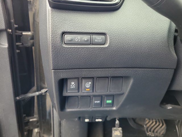 Used 2017 Nissan Rogue SV FWD image 21