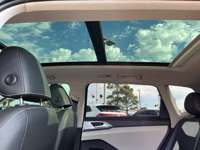 Certified 2025 Volkswagen Taos SEL AWD/4WD image 19