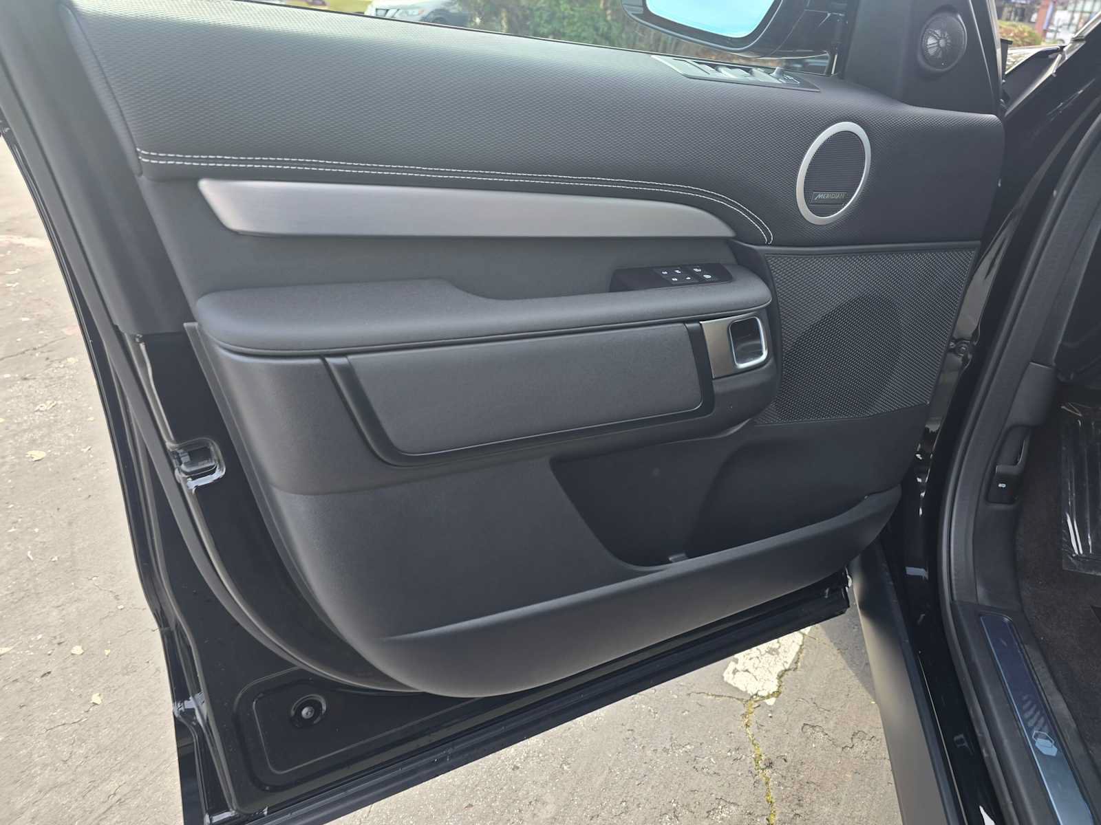 New 2026 Land Rover Discovery Limited Edition AWD/4WD image 24