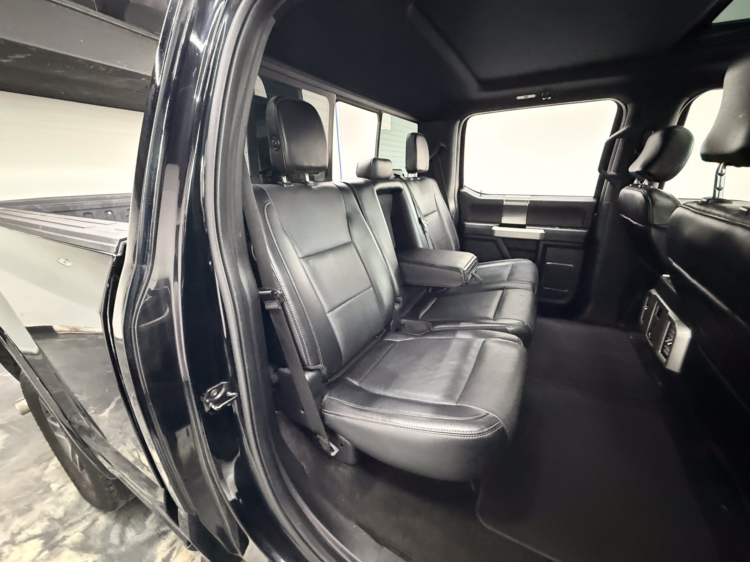 Used 2016 Ford F150 XLT w/ Equipment Group 302A Luxury AWD/4WD image 23