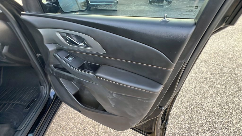 Used 2019 Chevrolet Traverse LT image 16