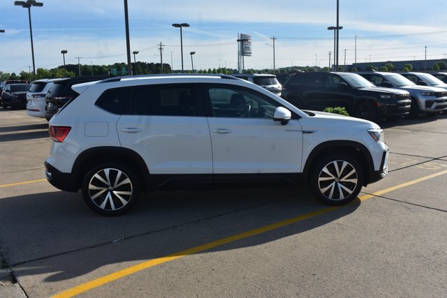 Used 2024 Volkswagen Taos SE FWD image 4