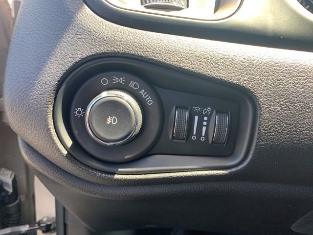 Used 2016 Jeep Renegade Limited AWD/4WD image 23