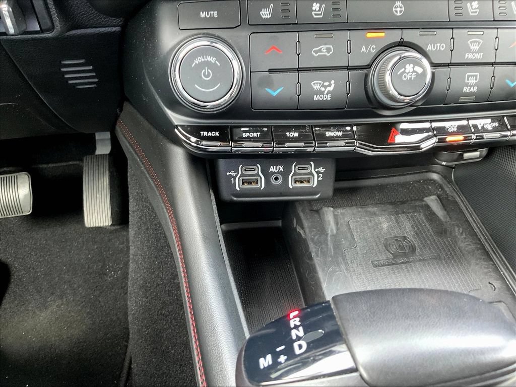 Used 2023 Dodge Durango R/T w/ Tow 'N Go Package AWD/4WD image 20
