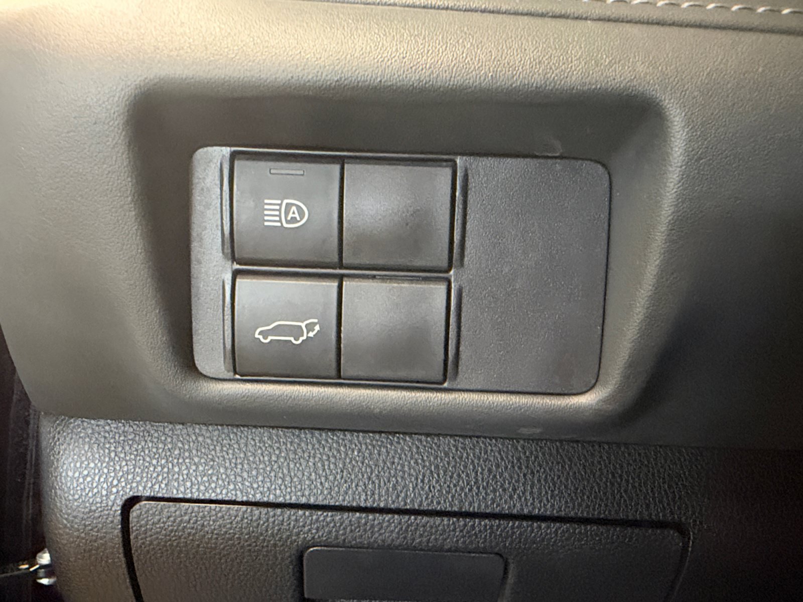 Used 2022 Toyota Highlander LE FWD image 26