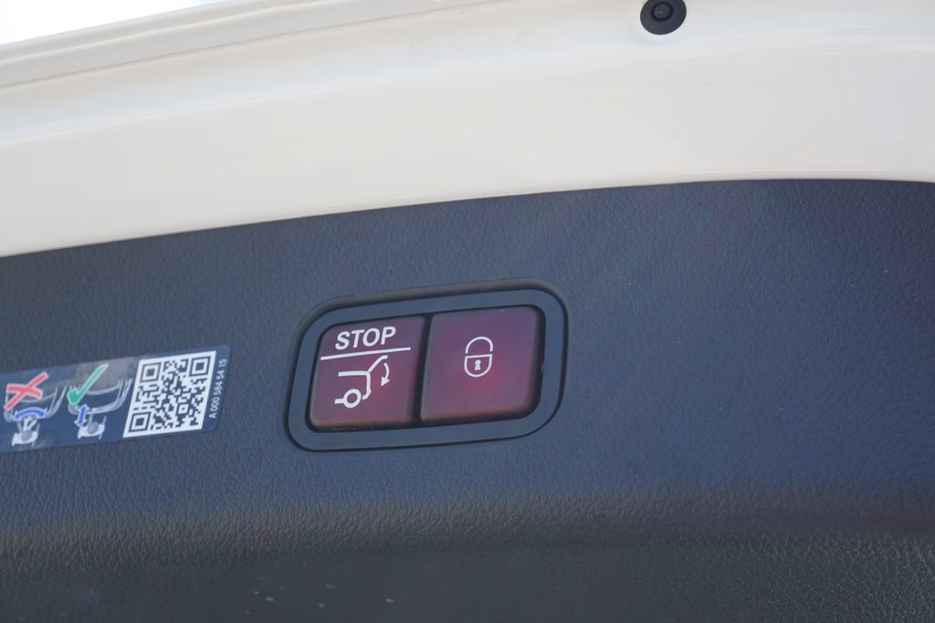Used 2025 Mercedes-Benz GLC 300 4MATIC image 36