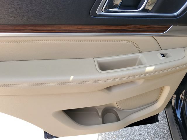Used 2017 Ford Explorer Limited FWD image 16