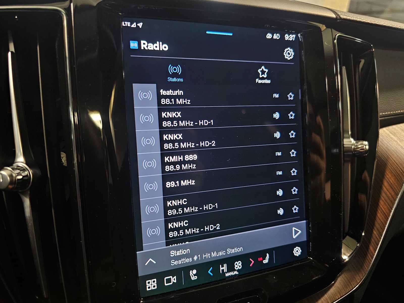 Used 2024 Volvo XC60 B5 Ultimate w/ Protection Package Premier image 16