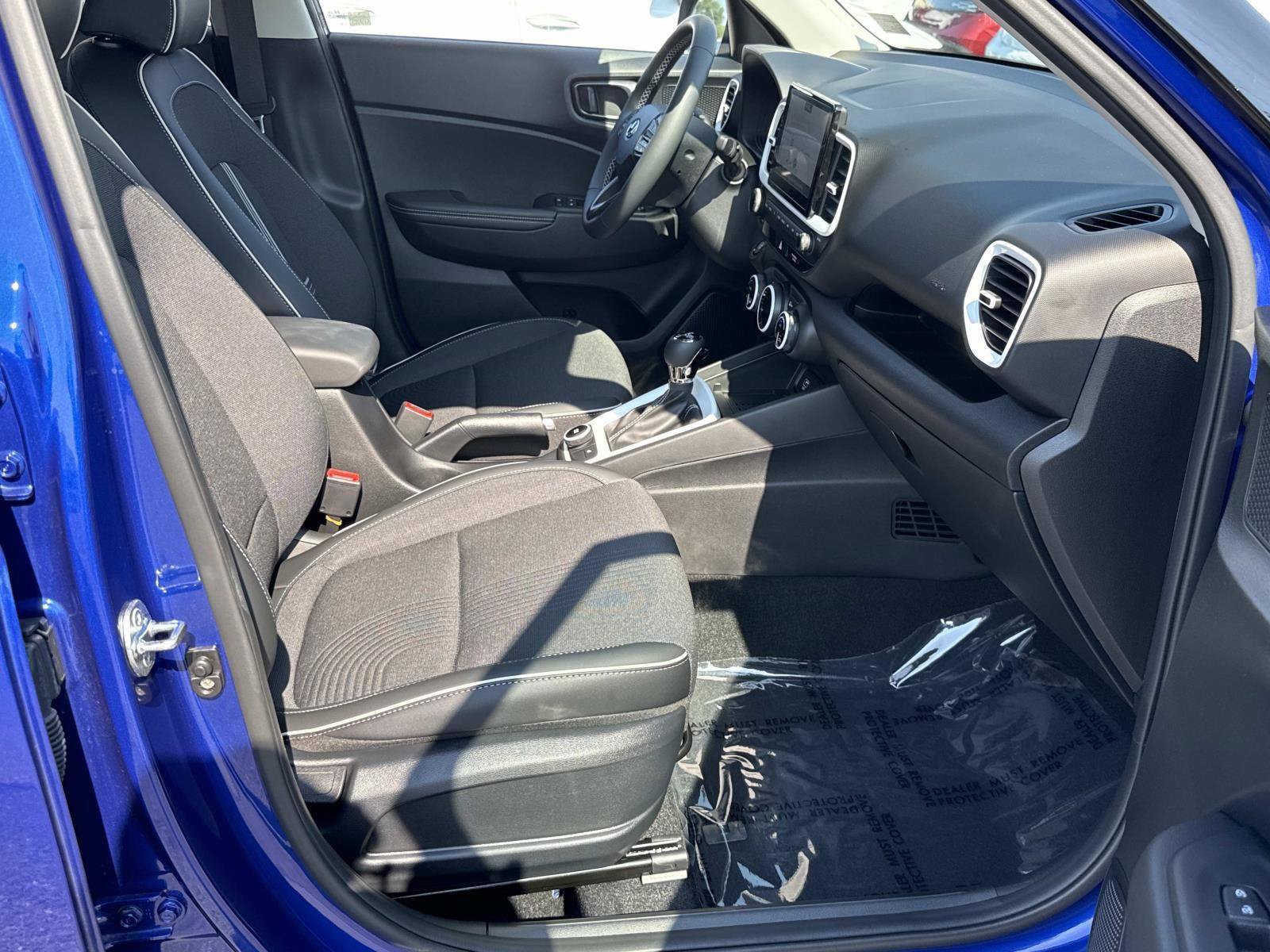Certified 2025 Hyundai Venue Limited FWD image 20