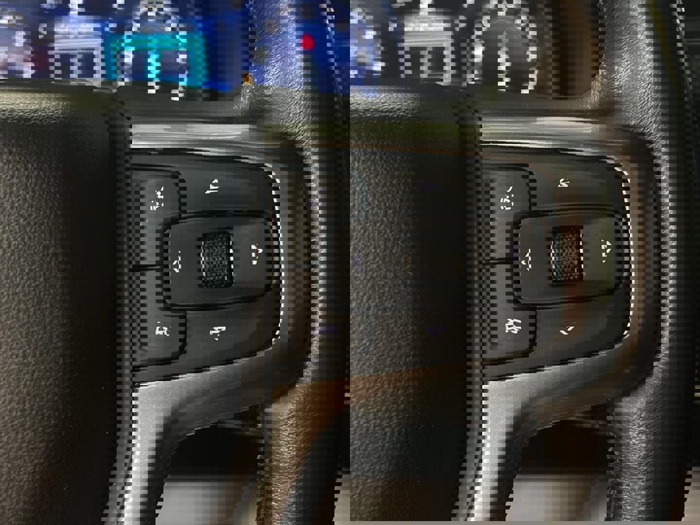 Used 2022 Chevrolet Suburban LT w/ Luxury Package image 15