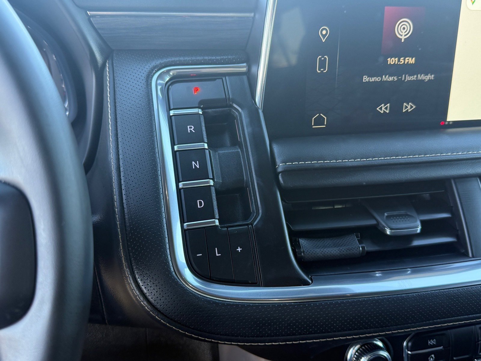 Used 2024 GMC Yukon XL SLT w/ SLT Luxury Package image 22