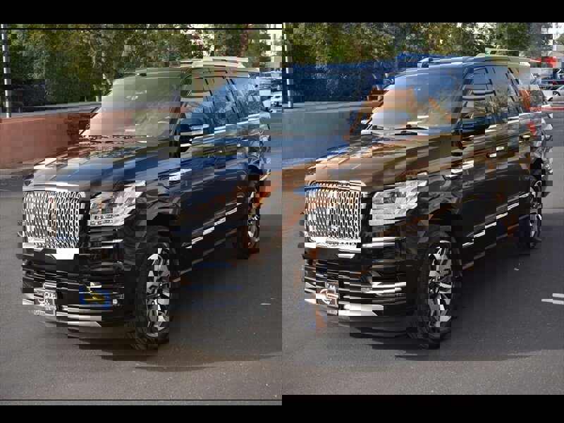 Used 2018 Lincoln Navigator L Select image 3