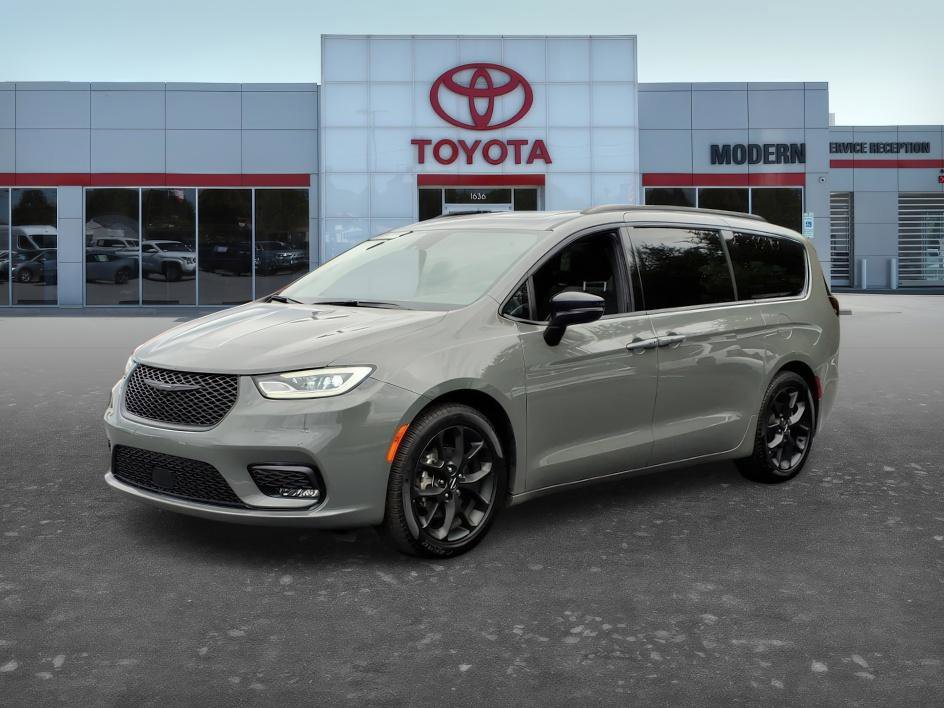 Used 2025 Chrysler Pacifica Limited