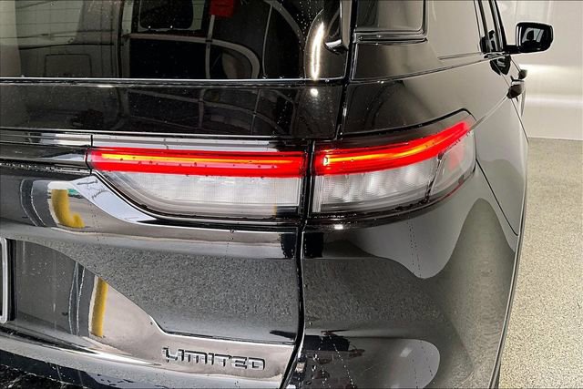 Used 2024 Jeep Grand Cherokee Limited w/ Luxury Tech Group II image 24