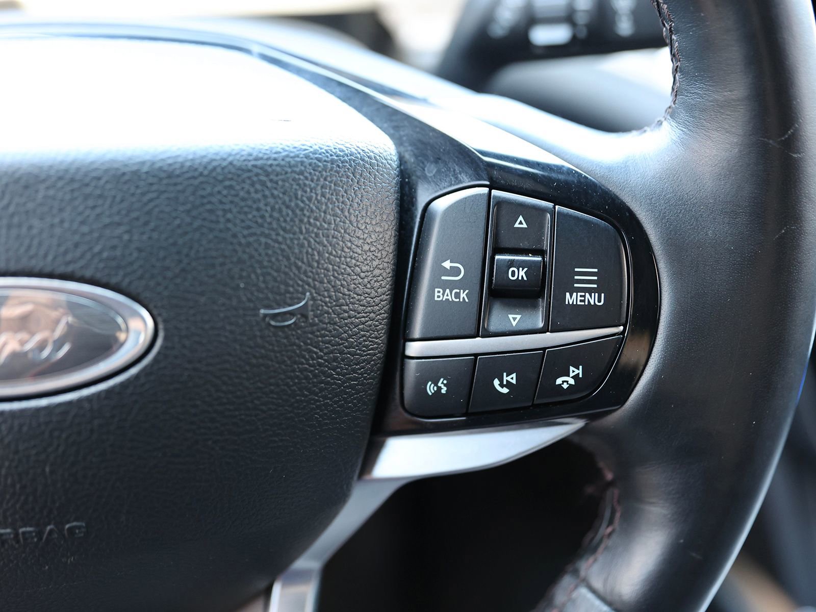 Used 2022 Ford Explorer Platinum w/ Equipment Group 601A AWD/4WD image 43