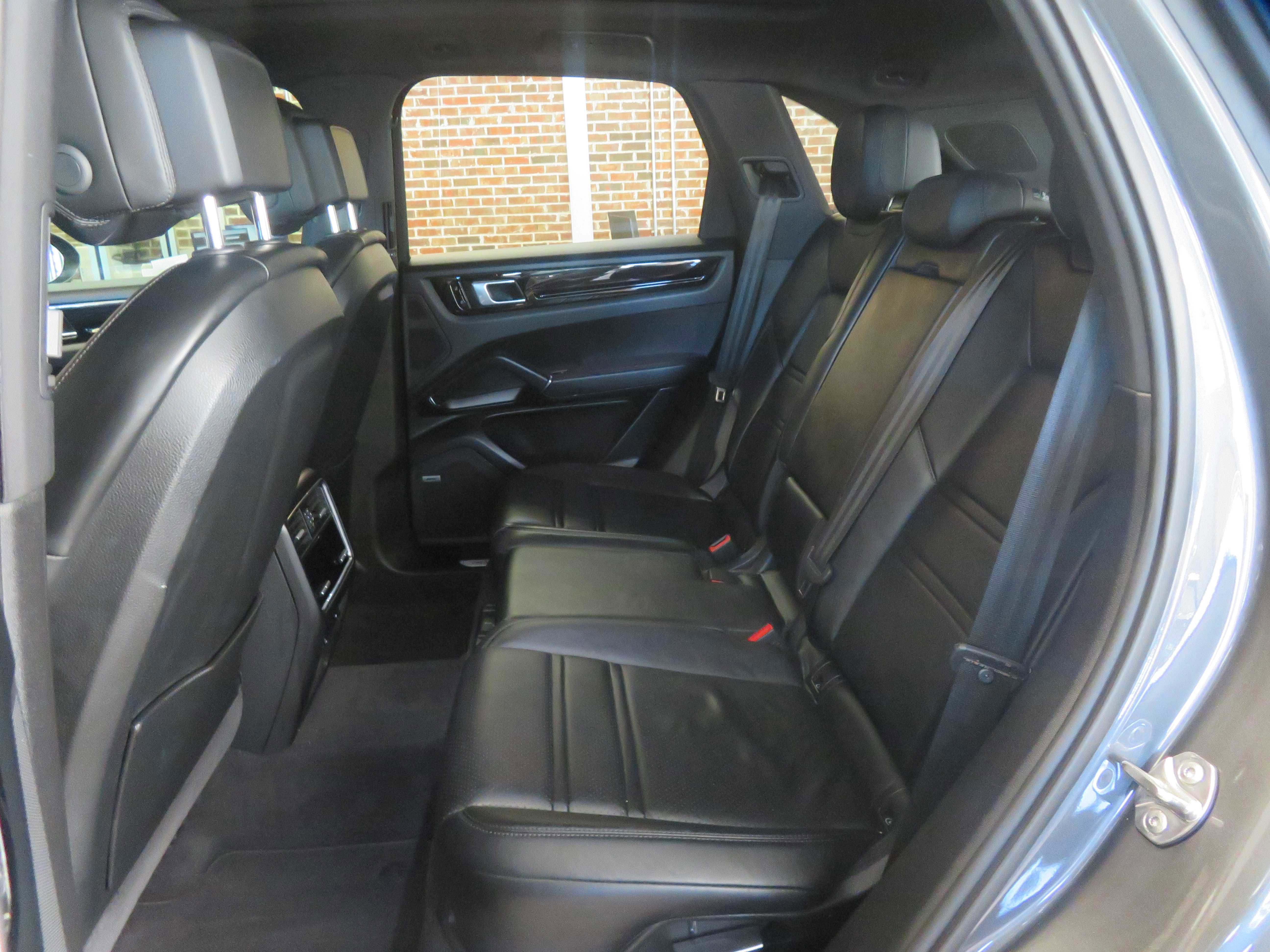 Used 2020 Porsche Cayenne S image 20