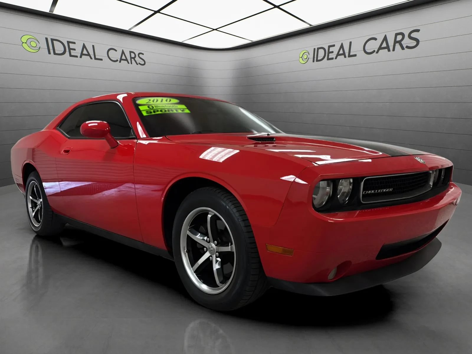 Used 2010 Dodge Challenger SE RWD image 2