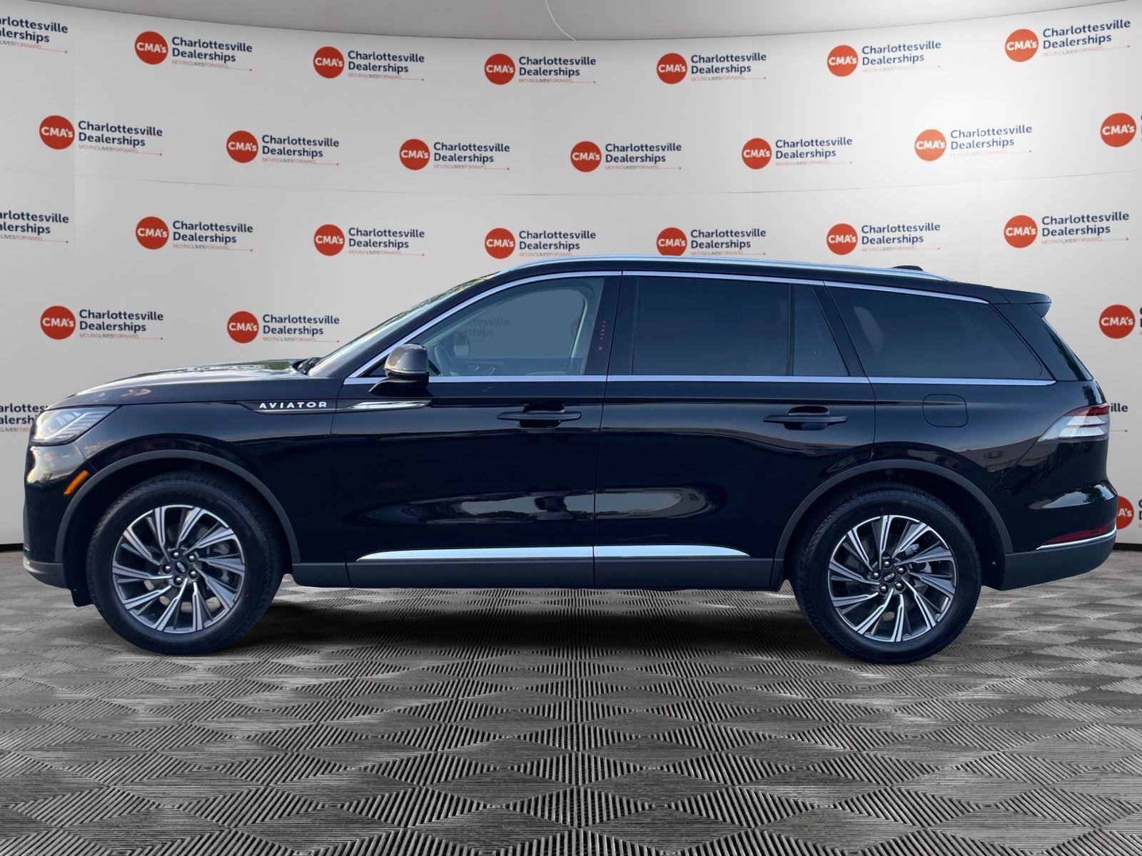 New 2026 Lincoln Aviator AWD image 2