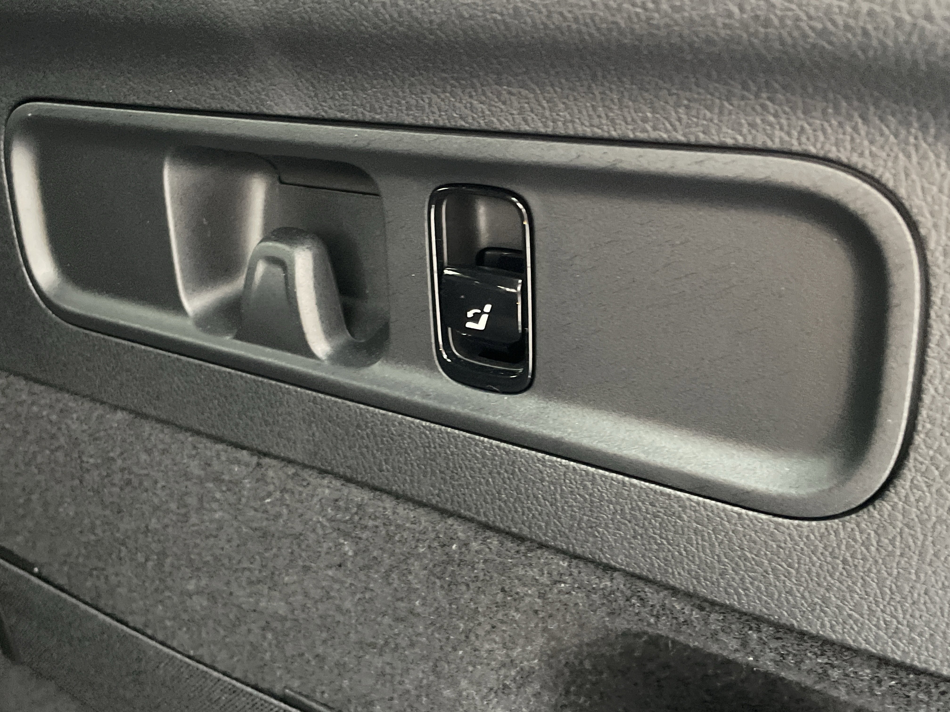 Certified 2025 Mercedes-Benz GLC 300 4MATIC image 12