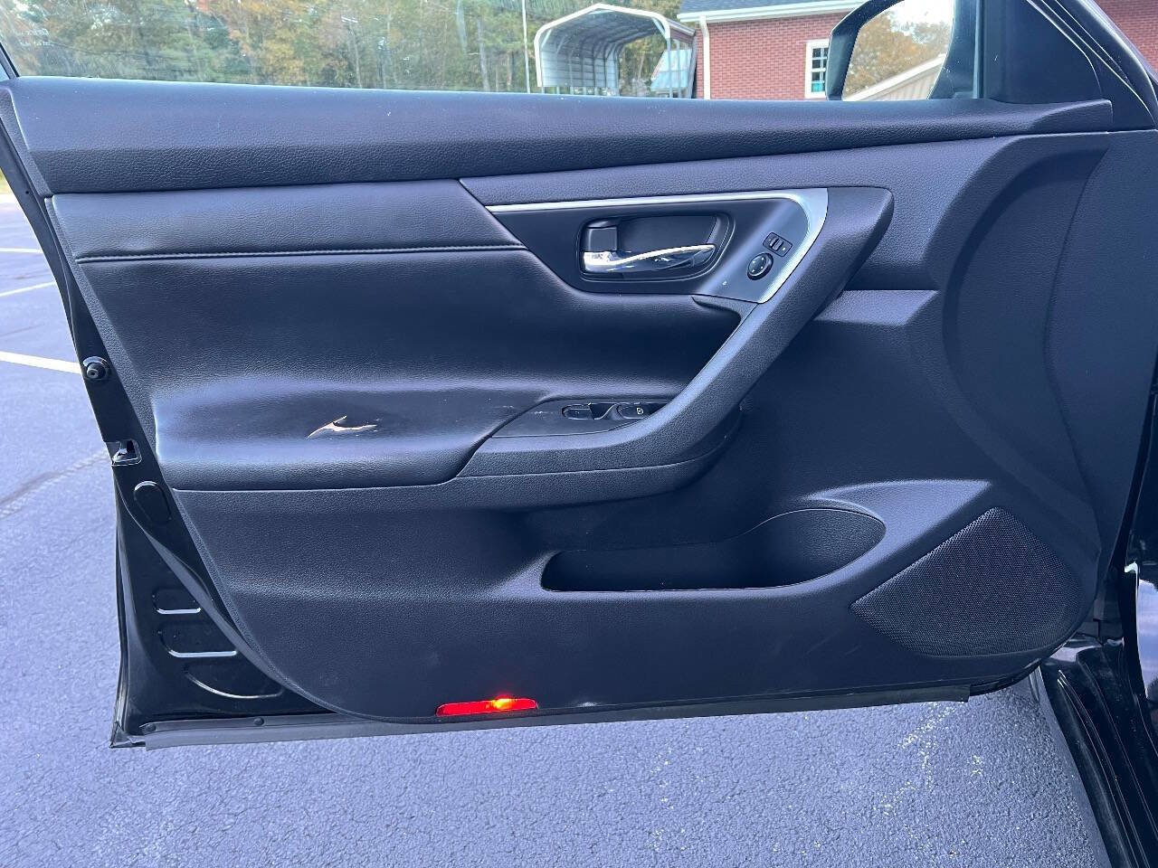 Used 2015 Nissan Altima 2.5 SV w/ Convenience Package image 10