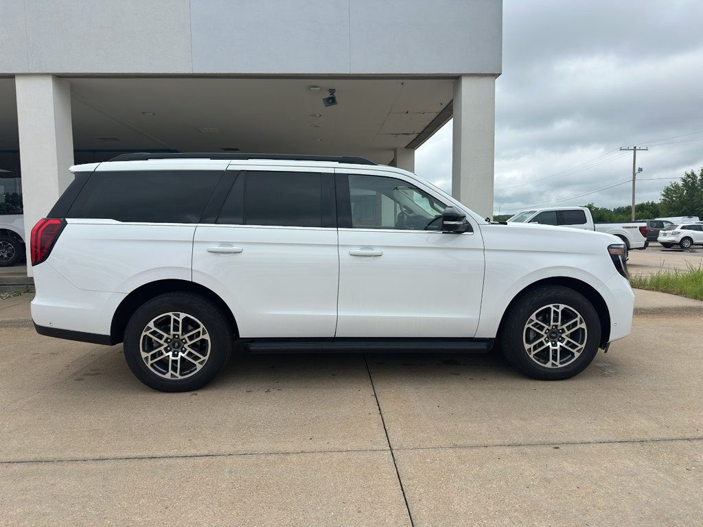 Used 2025 Ford Expedition Active AWD/4WD image 12