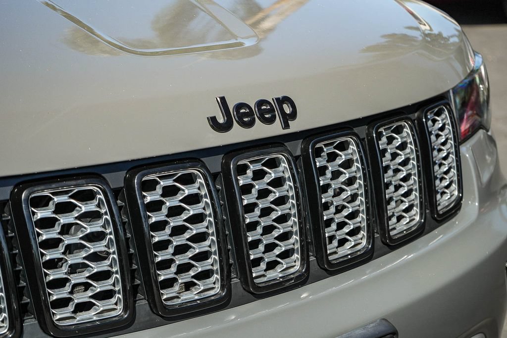 Used 2020 Jeep Grand Cherokee Altitude AWD/4WD image 9