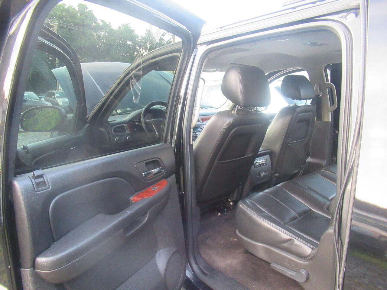 Used 2013 Chevrolet Suburban LT AWD/4WD image 28