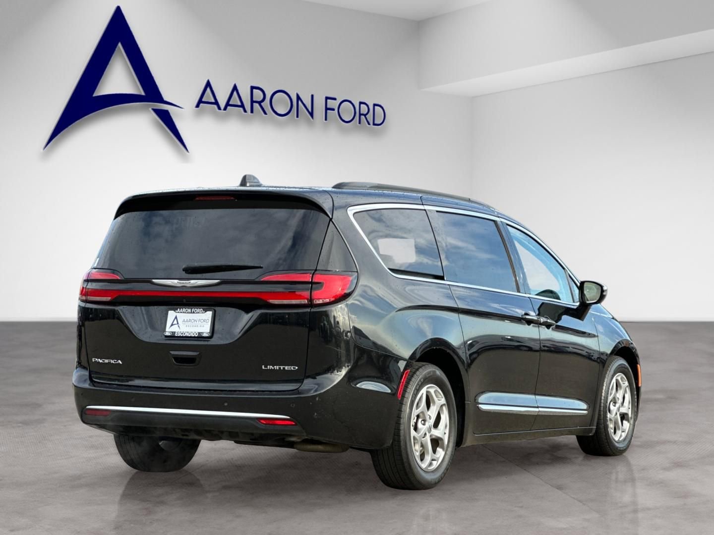 Used 2023 Chrysler Pacifica Limited image 5