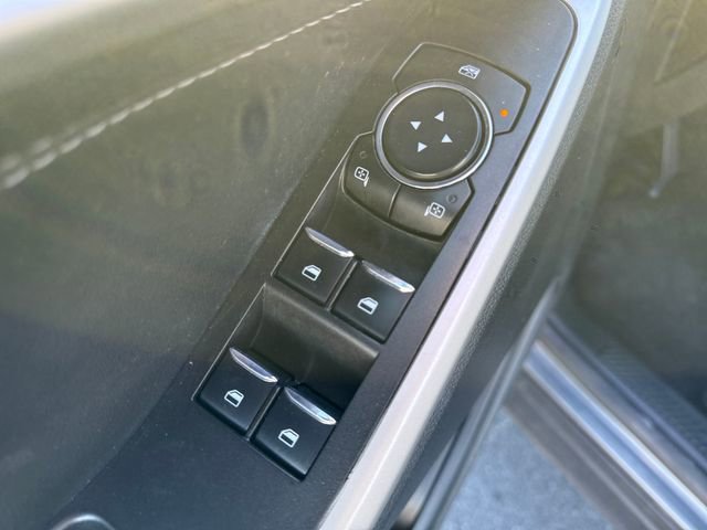 Used 2023 Ford Explorer XLT AWD/4WD image 25
