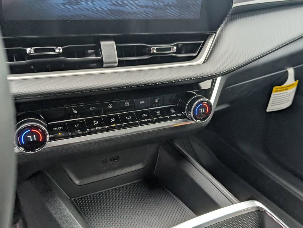 New 2026 Chevrolet Equinox LT w/ Convenience Package II image 22