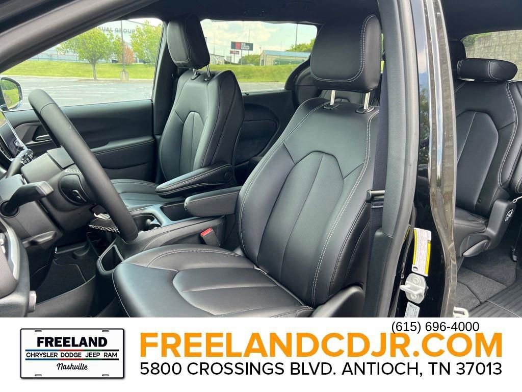 New 2026 Chrysler Voyager LX image 19