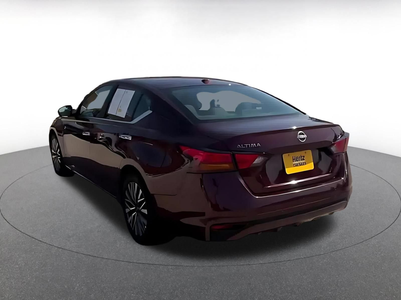 Used 2025 Nissan Altima 2.5 SV FWD image 9