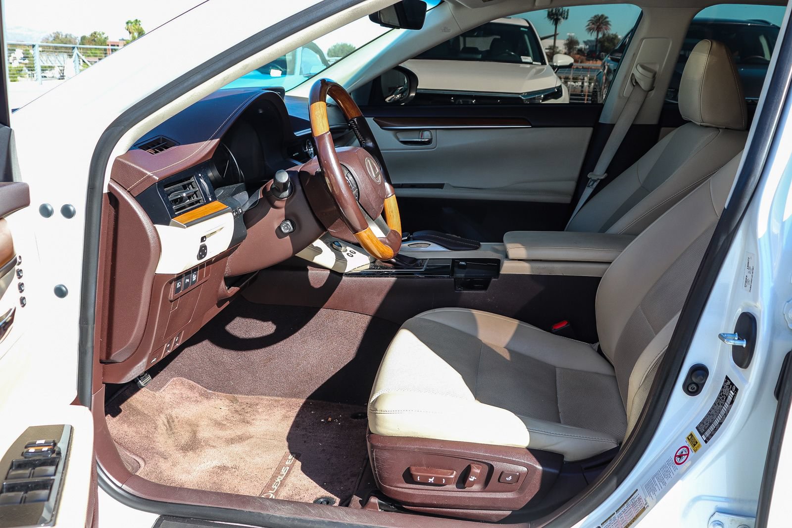 Used 2018 Lexus ES 300h w/ Navigation Package FWD image 15