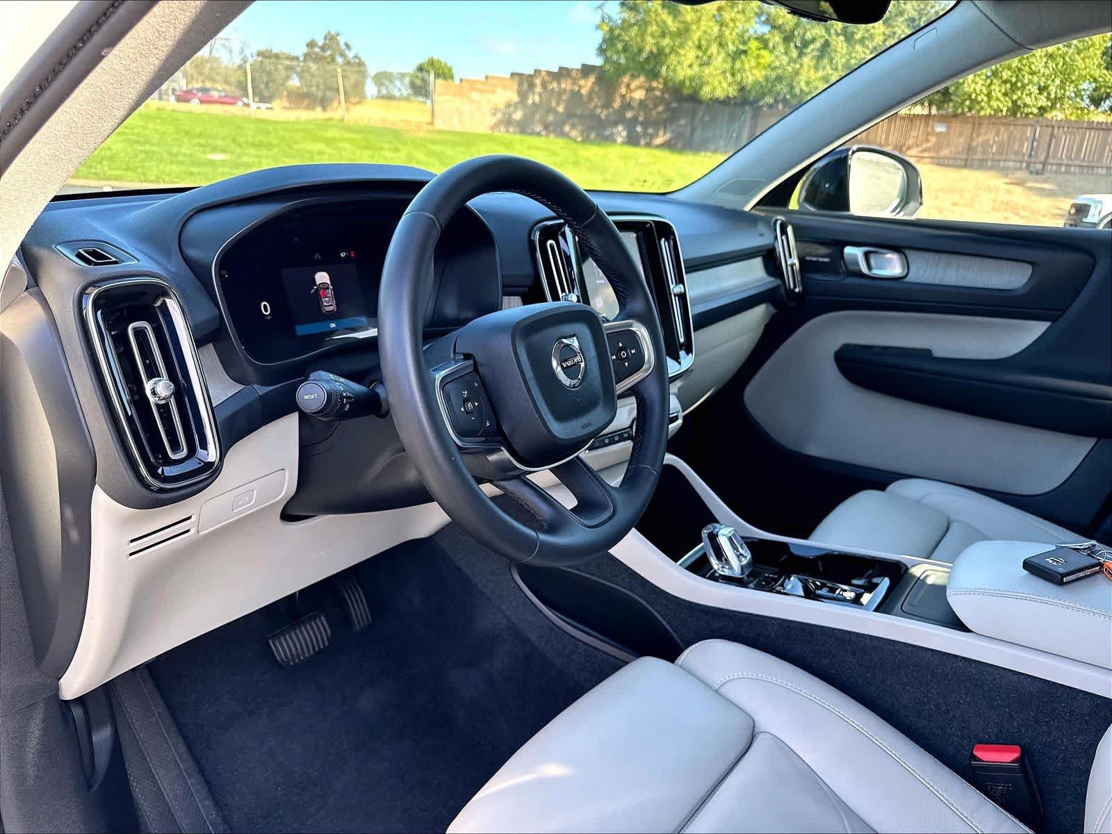Used 2023 Volvo XC40 B5 Ultimate w/ Protection Package Premier AWD/4WD image 17