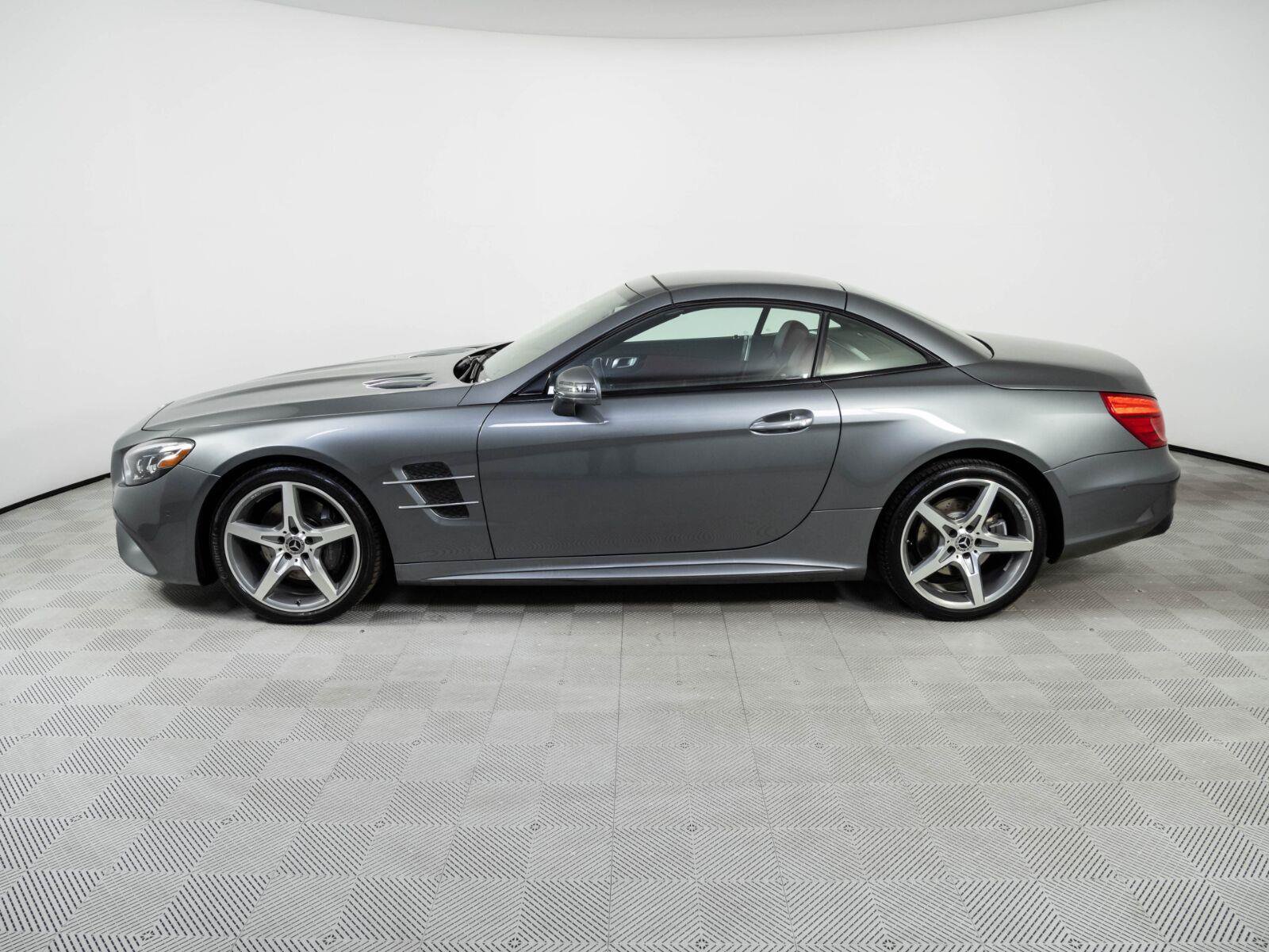 Used 2018 Mercedes-Benz SL 550 image 2