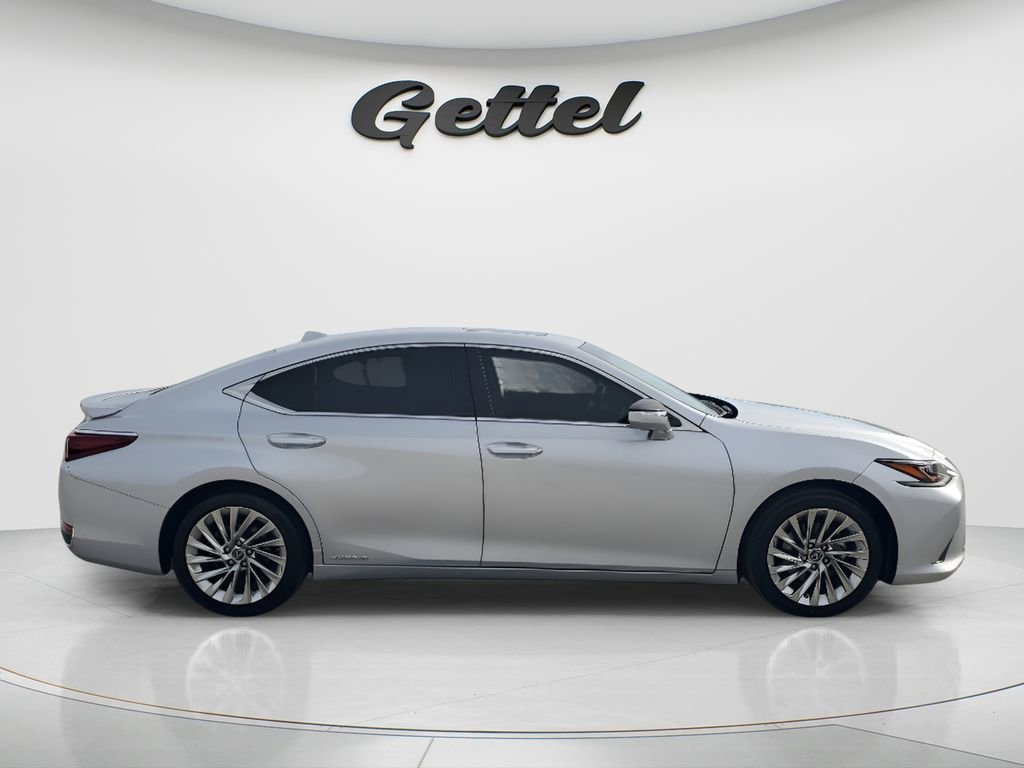Used 2019 Lexus ES 300h Ultra Luxury w/ Accessory Package 2 image 3