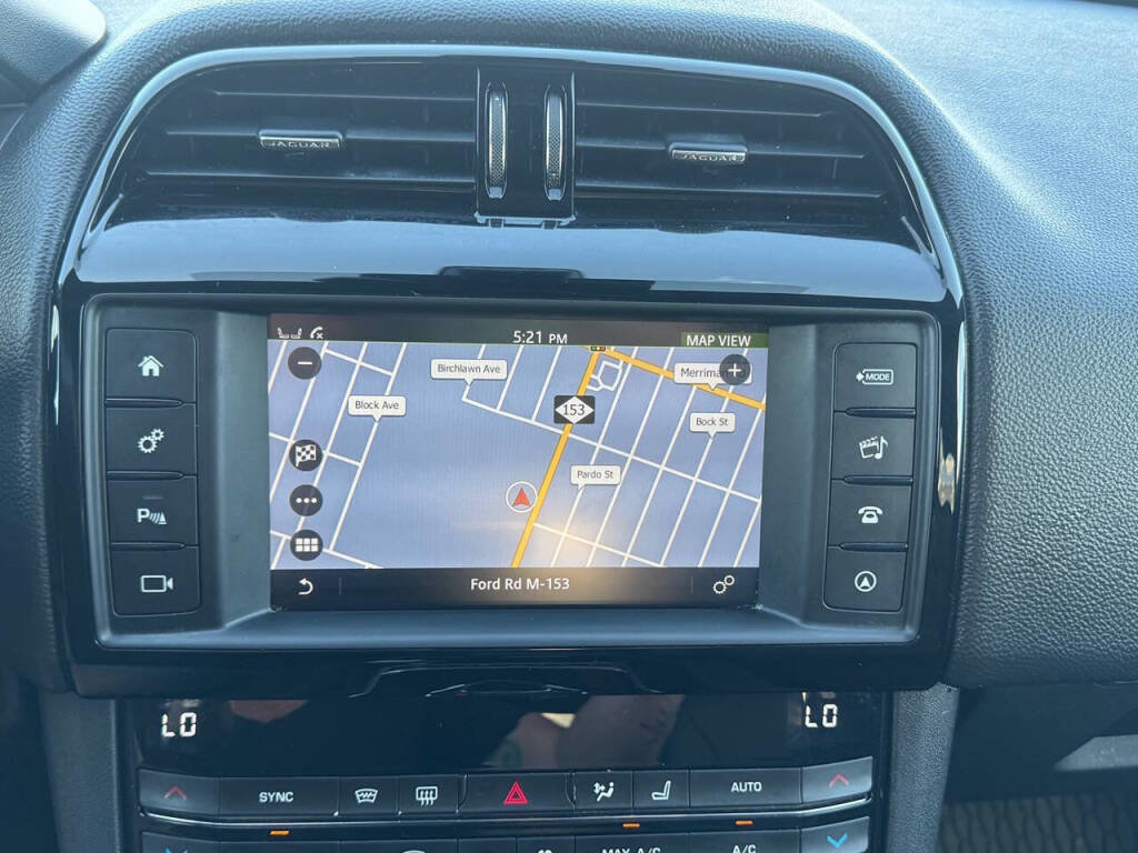 Used 2018 Jaguar F-PACE Premium image 12