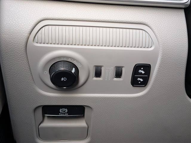 Used 2023 Jeep Wagoneer Series III w/ Preferred Equipment Group AWD/4WD image 15