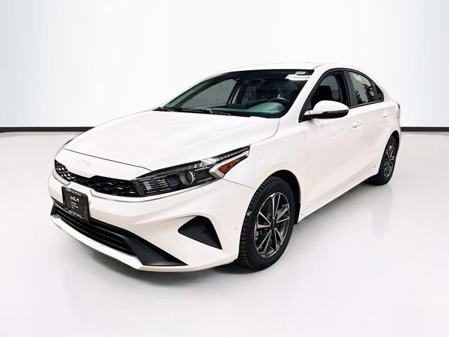 Used 2023 Kia Forte LXS w/ LXS Technology Package image 3